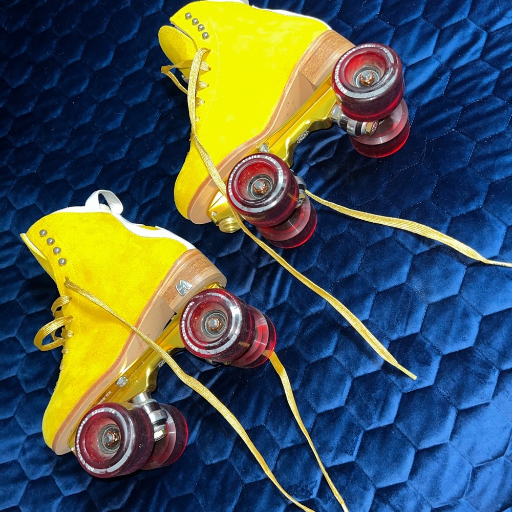 Custom Pineapple Moxie Jack Boots… Boots only!! Size 5